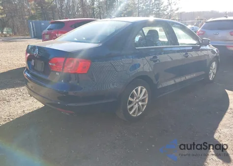 2014 Volkswagen Jetta 1.8T Se z USA, uszkodzony, nr VIN 3VWD17AJ5EM238992